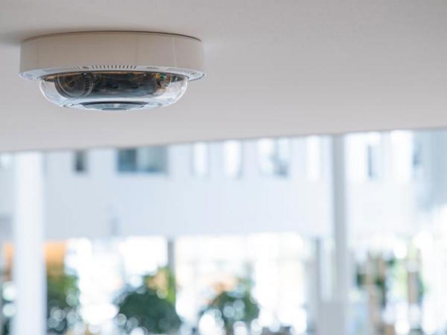 AXIS P3727PLE Telecamera Multidirezionale Dome IP con 4 telecamere